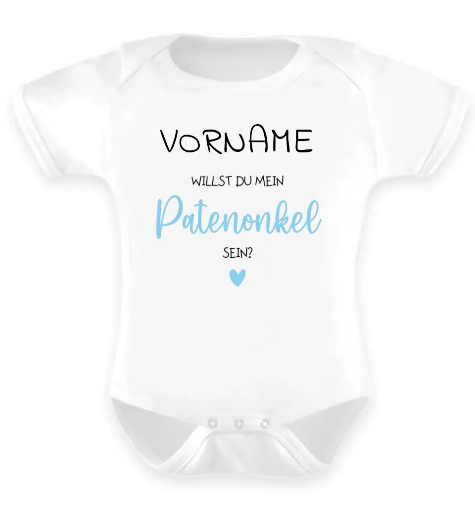 Ein weißer Baby-Body mit den Worten "Willst du mein Patenonkel sein?" - personalisierbar mit den Namen der Paten. Hochwertig, bequem und stilvoll. Qualität garantiert.